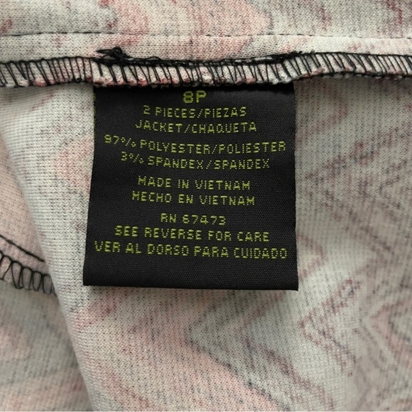 DN Design Size 8
PETITE Jacket Cropped
Chevron Zig Zag Red Black
Open Front - Picture 11 of 12